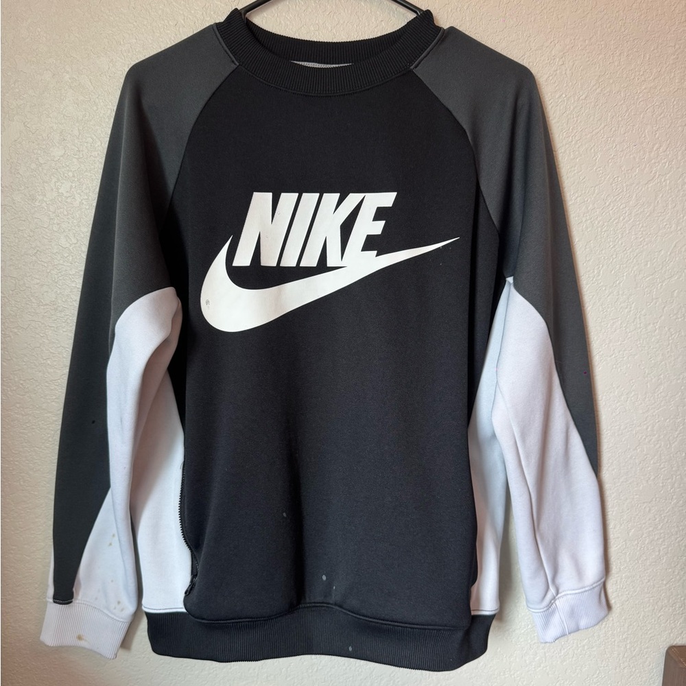 Nike Women’s Black and White Sweater